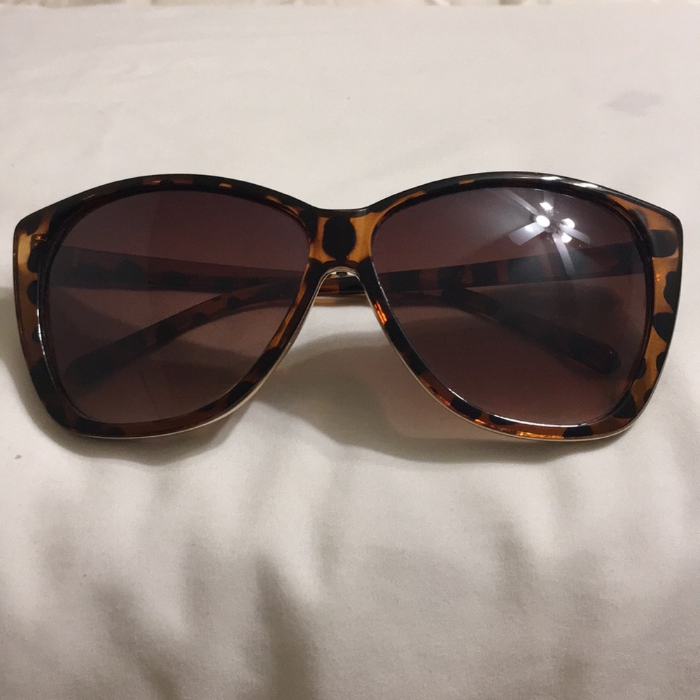 Large cat eye style sunglasses